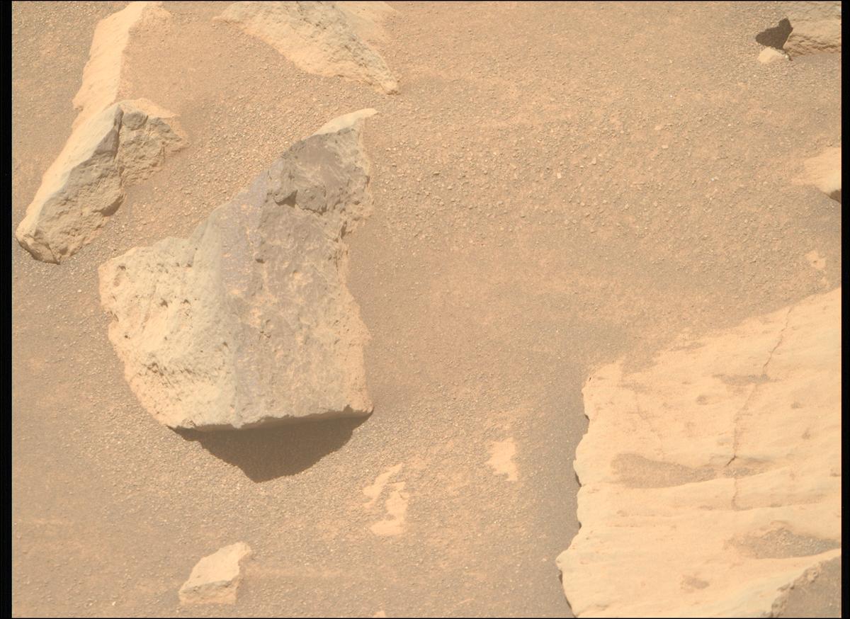 This image was taken by MCZ_RIGHT onboard NASA's Mars rover Perseverance on Sol 1678