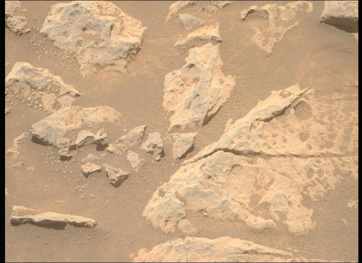 This image was taken by MCZ_RIGHT onboard NASA's Mars rover Perseverance on Sol 1678