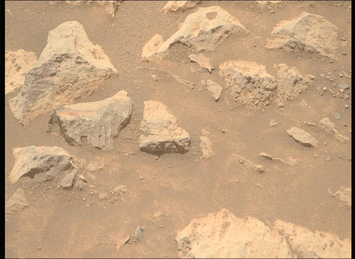 This image was taken by MCZ_RIGHT onboard NASA's Mars rover Perseverance on Sol 1678