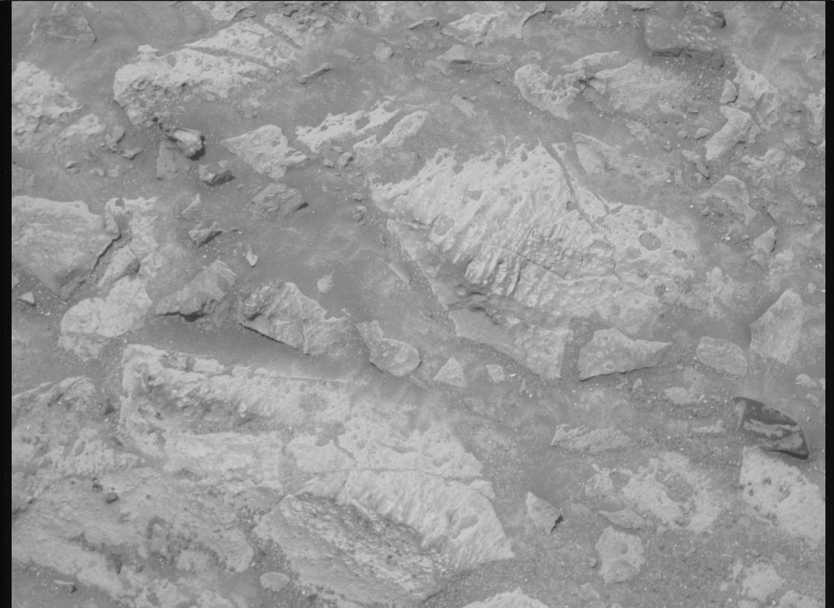 This image was taken by MCZ_RIGHT onboard NASA's Mars rover Perseverance on Sol 1679