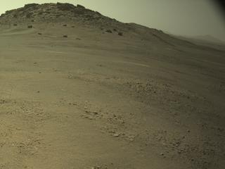 View image taken on Mars, Mars Perseverance Sol 1686: Right Navigation Camera (Navcam)