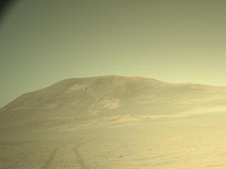 View image taken on Mars, Mars Perseverance Sol 1686: Right Navigation Camera (Navcam)