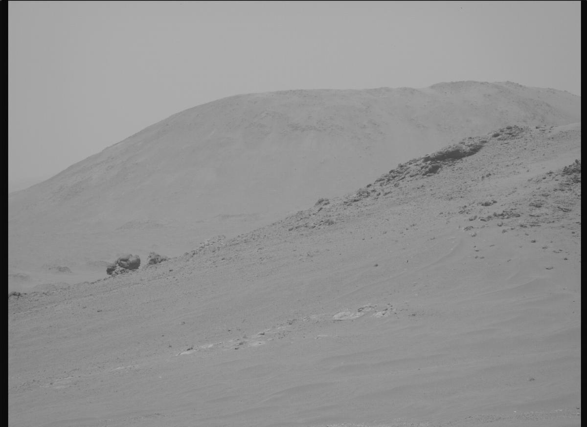 This image was taken by MCZ_RIGHT onboard NASA's Mars rover Perseverance on Sol 1687