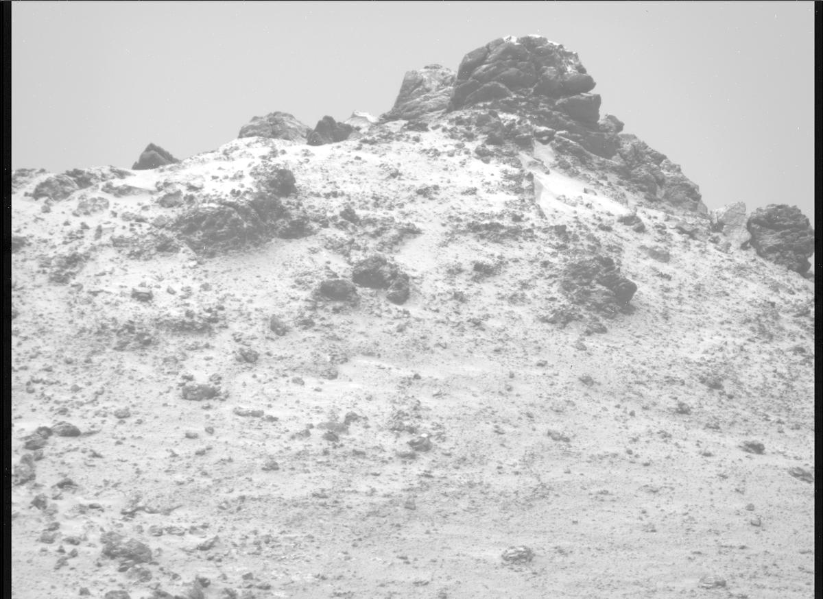 This image was taken by MCZ_RIGHT onboard NASA's Mars rover Perseverance on Sol 1687