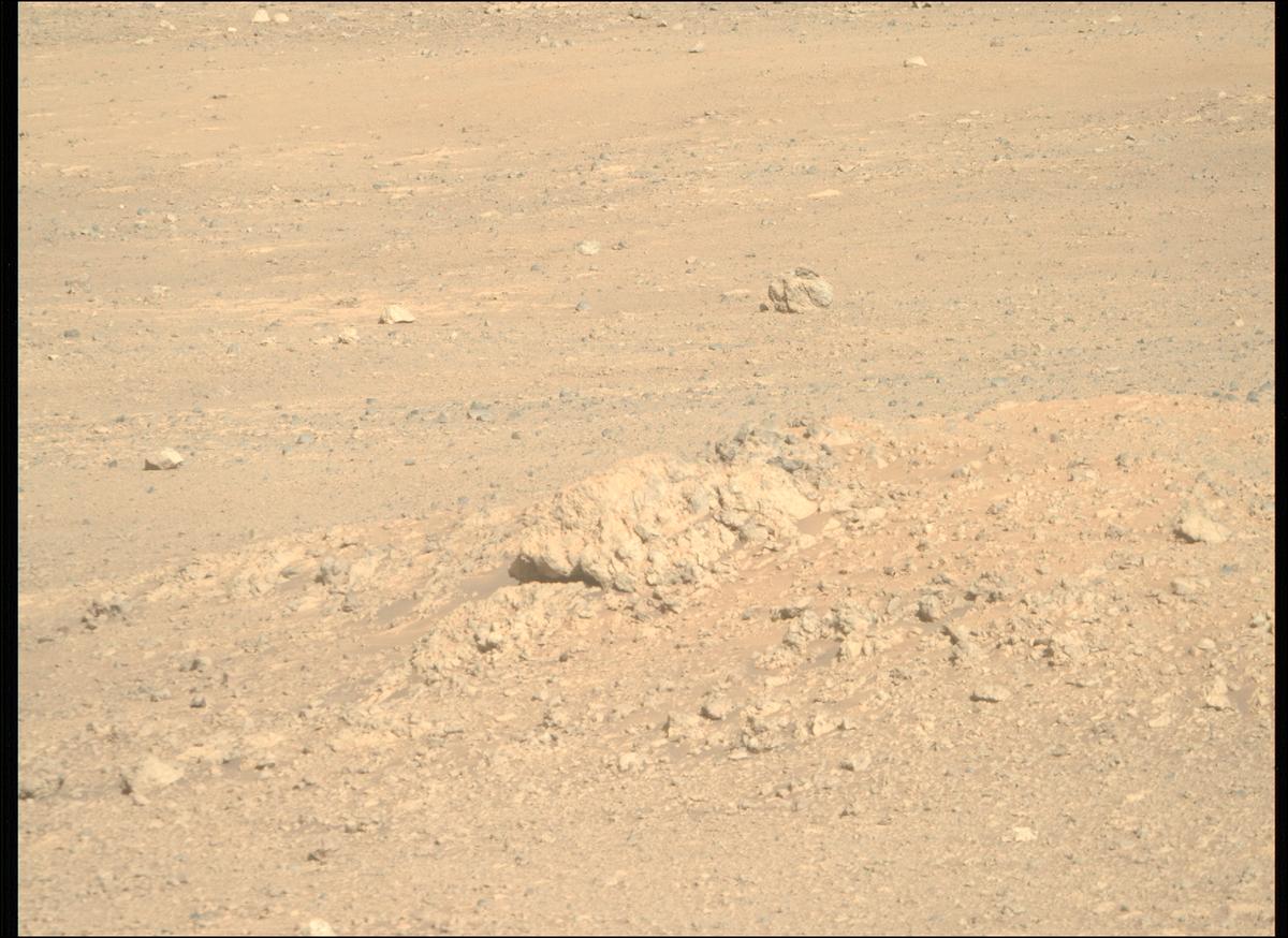 This image was taken by MCZ_RIGHT onboard NASA's Mars rover Perseverance on Sol 1689
