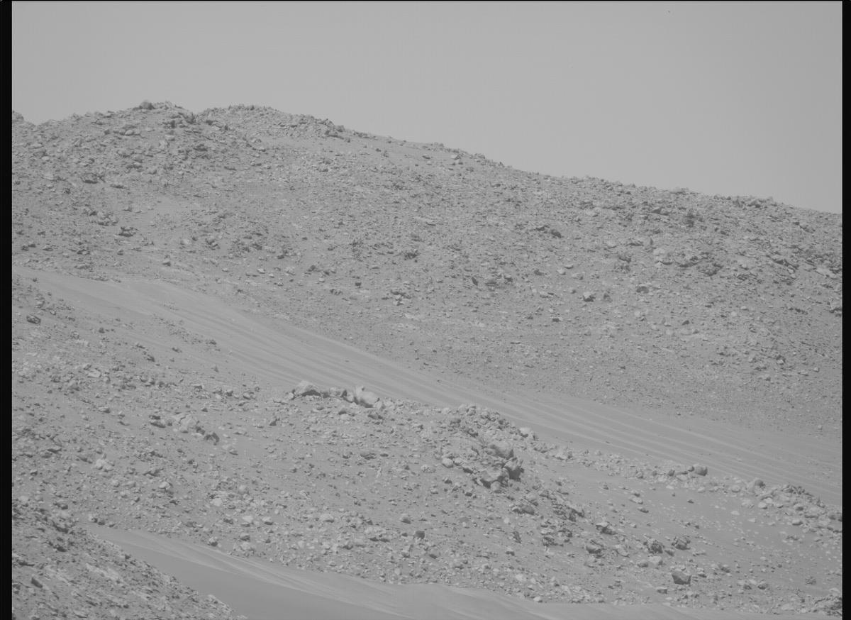 This image was taken by MCZ_RIGHT onboard NASA's Mars rover Perseverance on Sol 1709