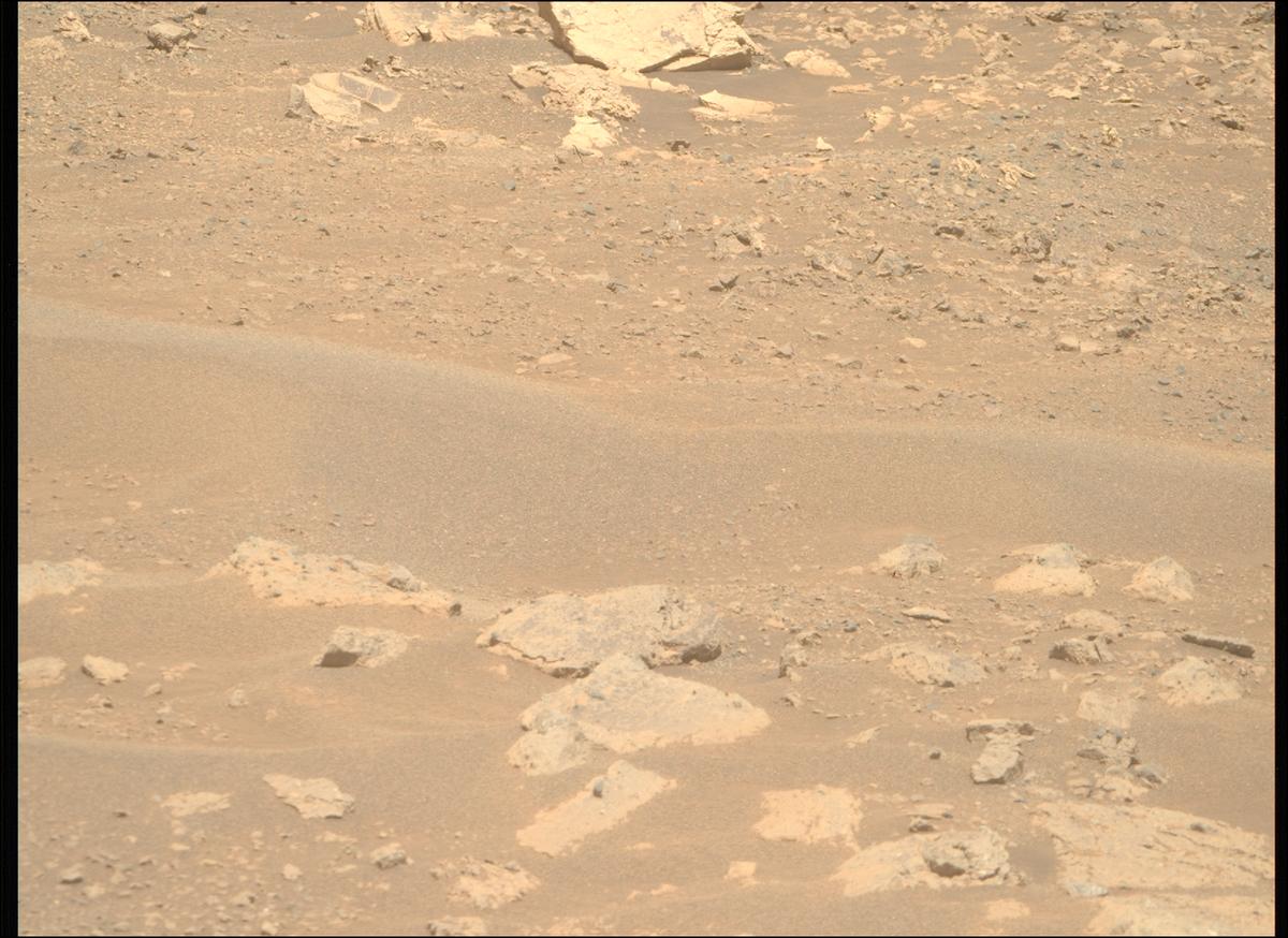 This image was taken by MCZ_RIGHT onboard NASA's Mars rover Perseverance on Sol 1711