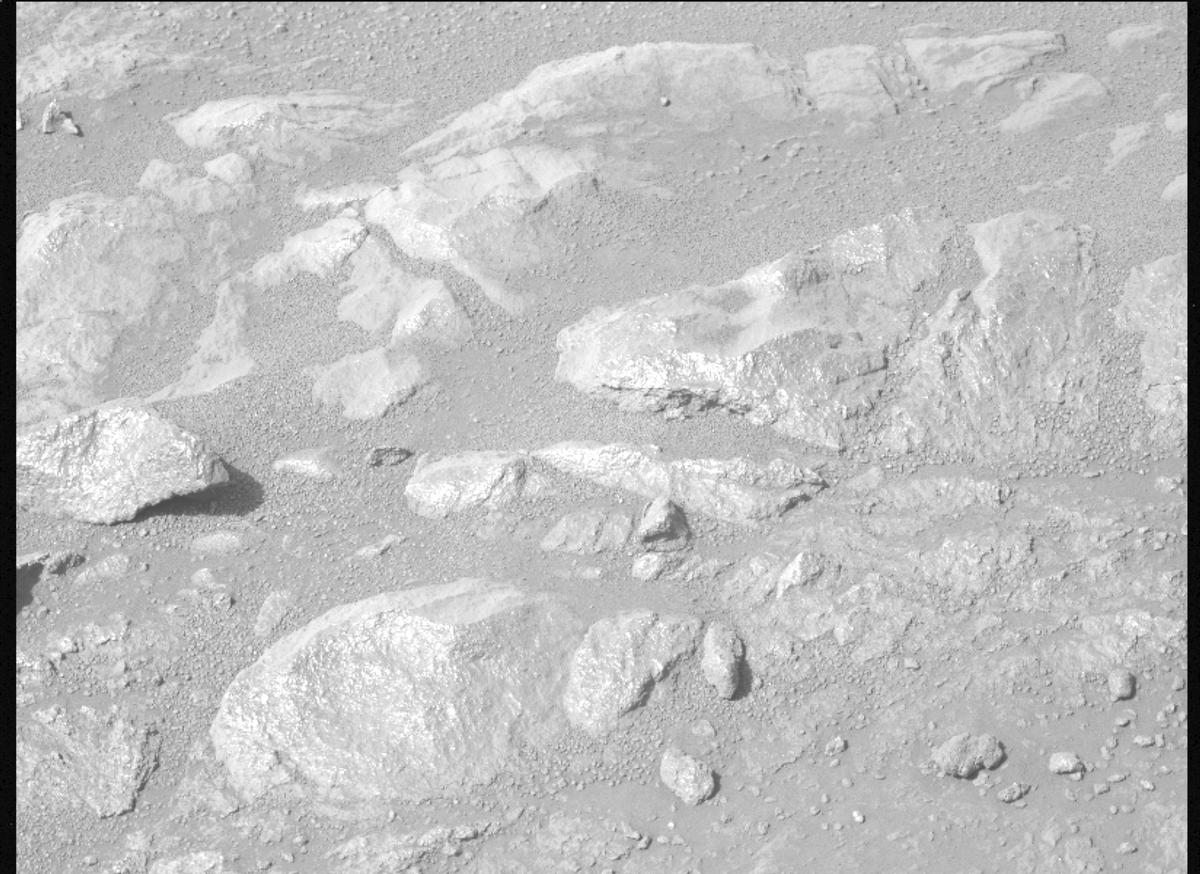 This image was taken by MCZ_LEFT onboard NASA's Mars rover Perseverance on Sol 1758