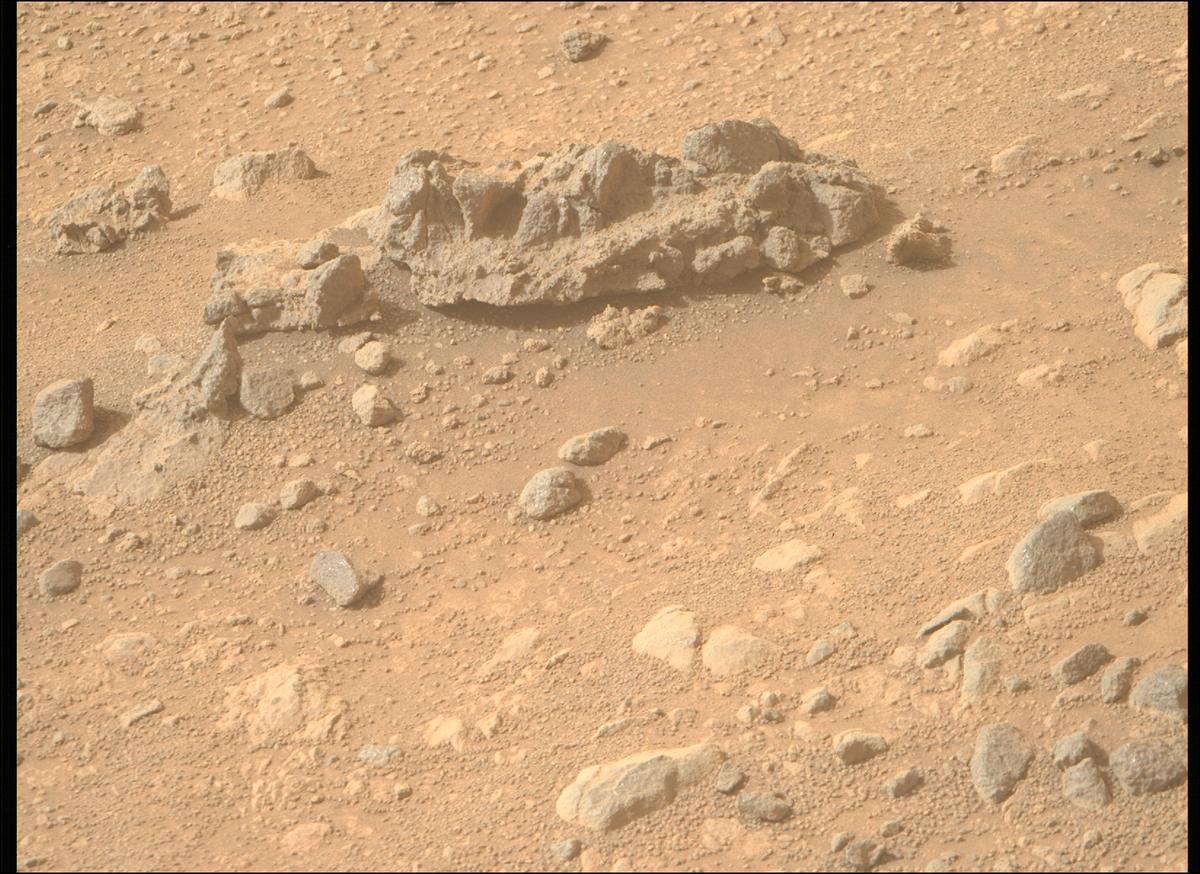 This image was taken by MCZ_RIGHT onboard NASA's Mars rover Perseverance on Sol 1758