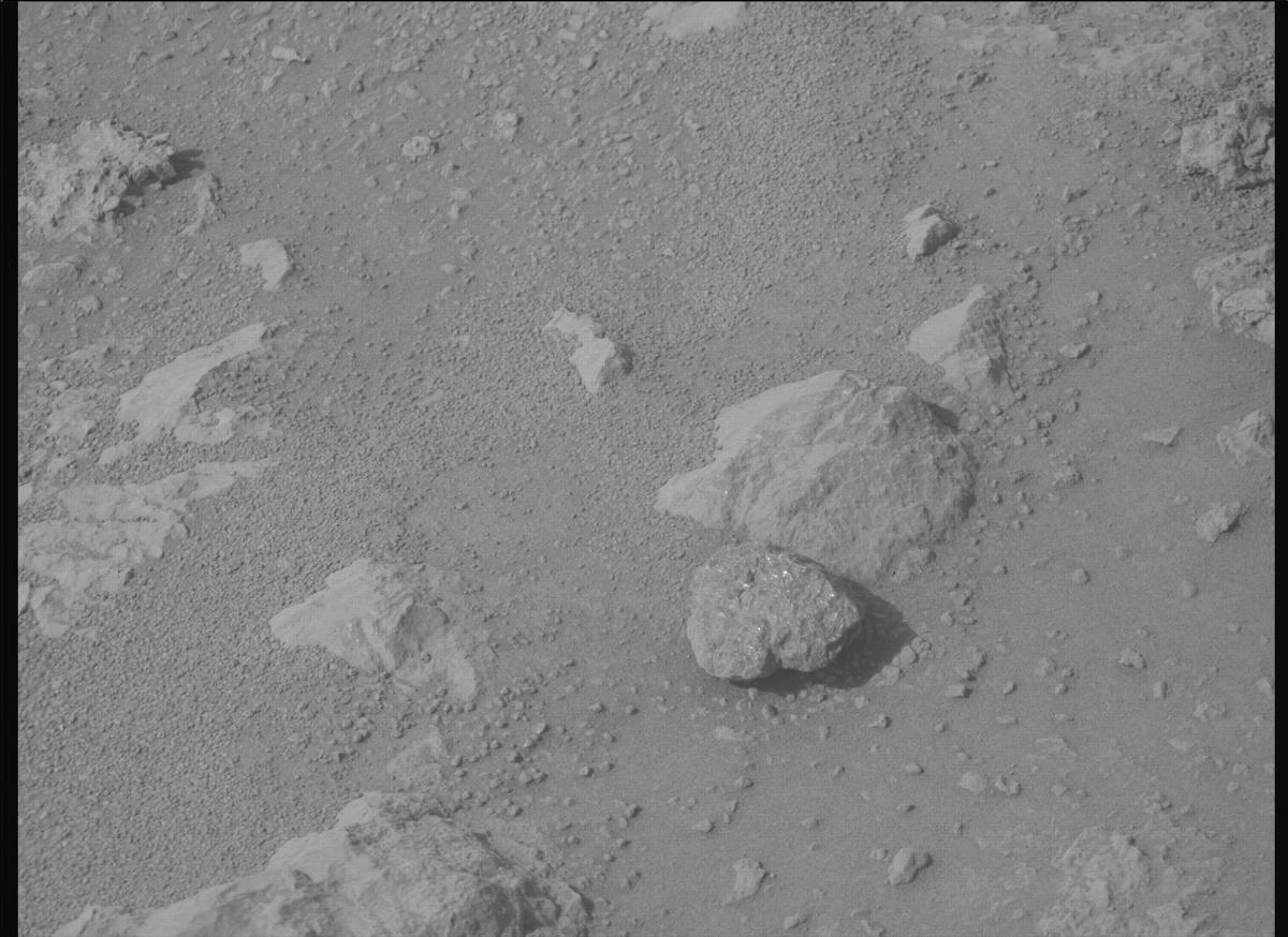 This image was taken by MCZ_RIGHT onboard NASA's Mars rover Perseverance on Sol 1758