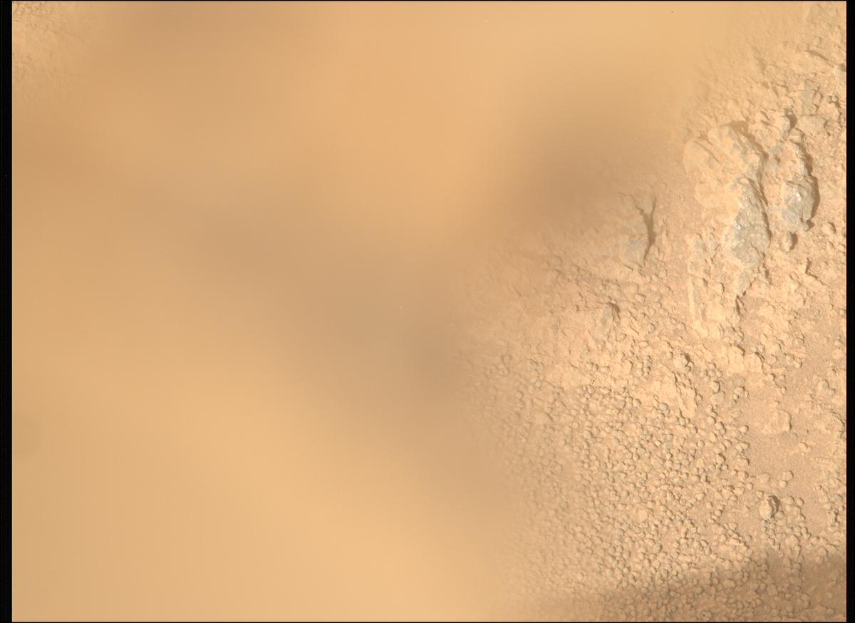 This image was taken by MCZ_RIGHT onboard NASA's Mars rover Perseverance on Sol 1758