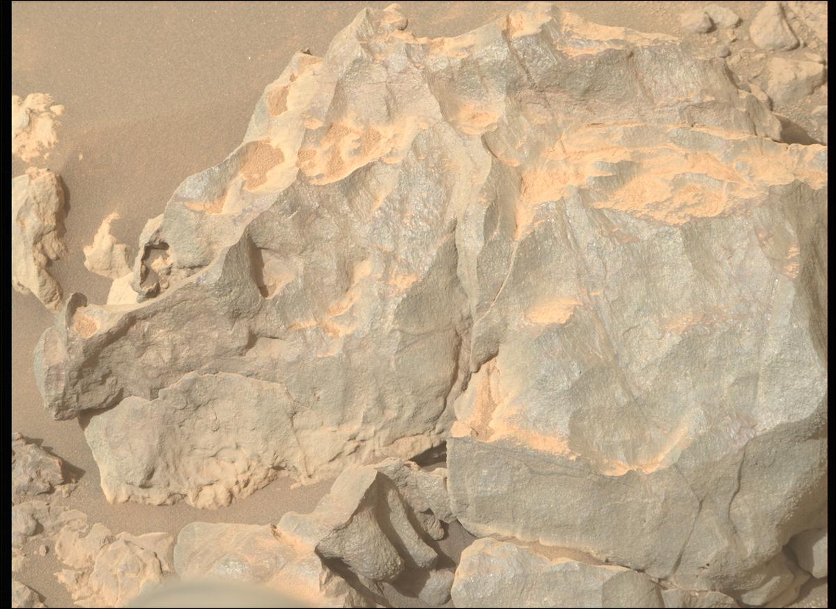 This image was taken by MCZ_RIGHT onboard NASA's Mars rover Perseverance on Sol 1783