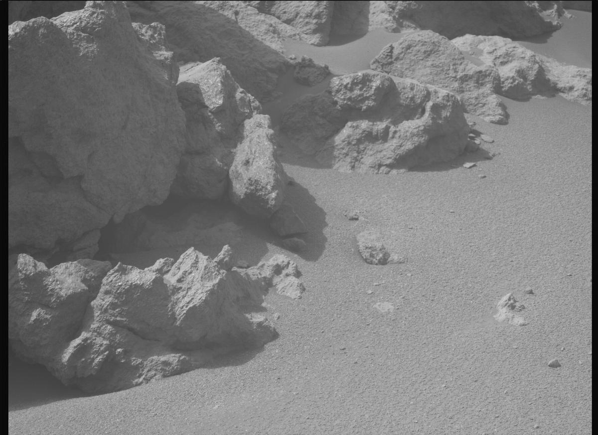 This image was taken by MCZ_LEFT onboard NASA's Mars rover Perseverance on Sol 1787