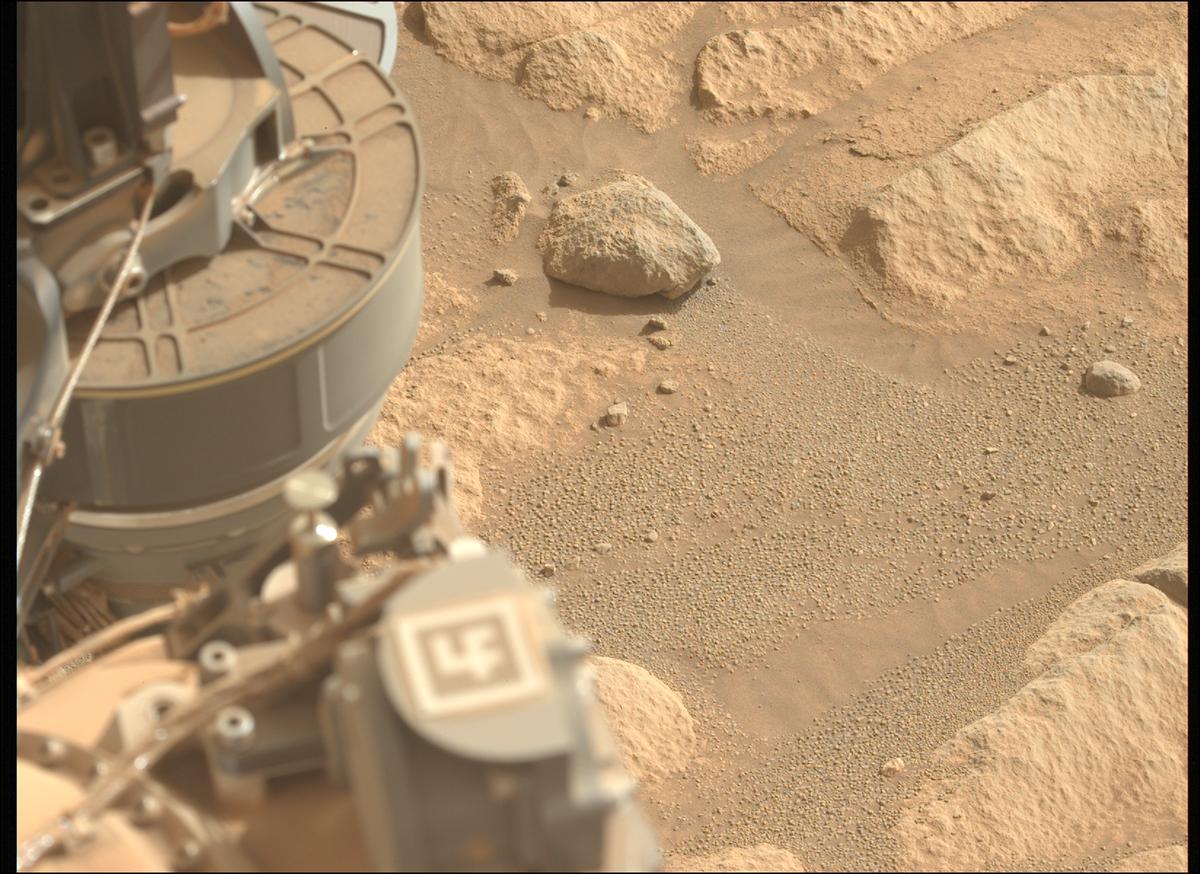 This image was taken by MCZ_LEFT onboard NASA's Mars rover Perseverance on Sol 1823