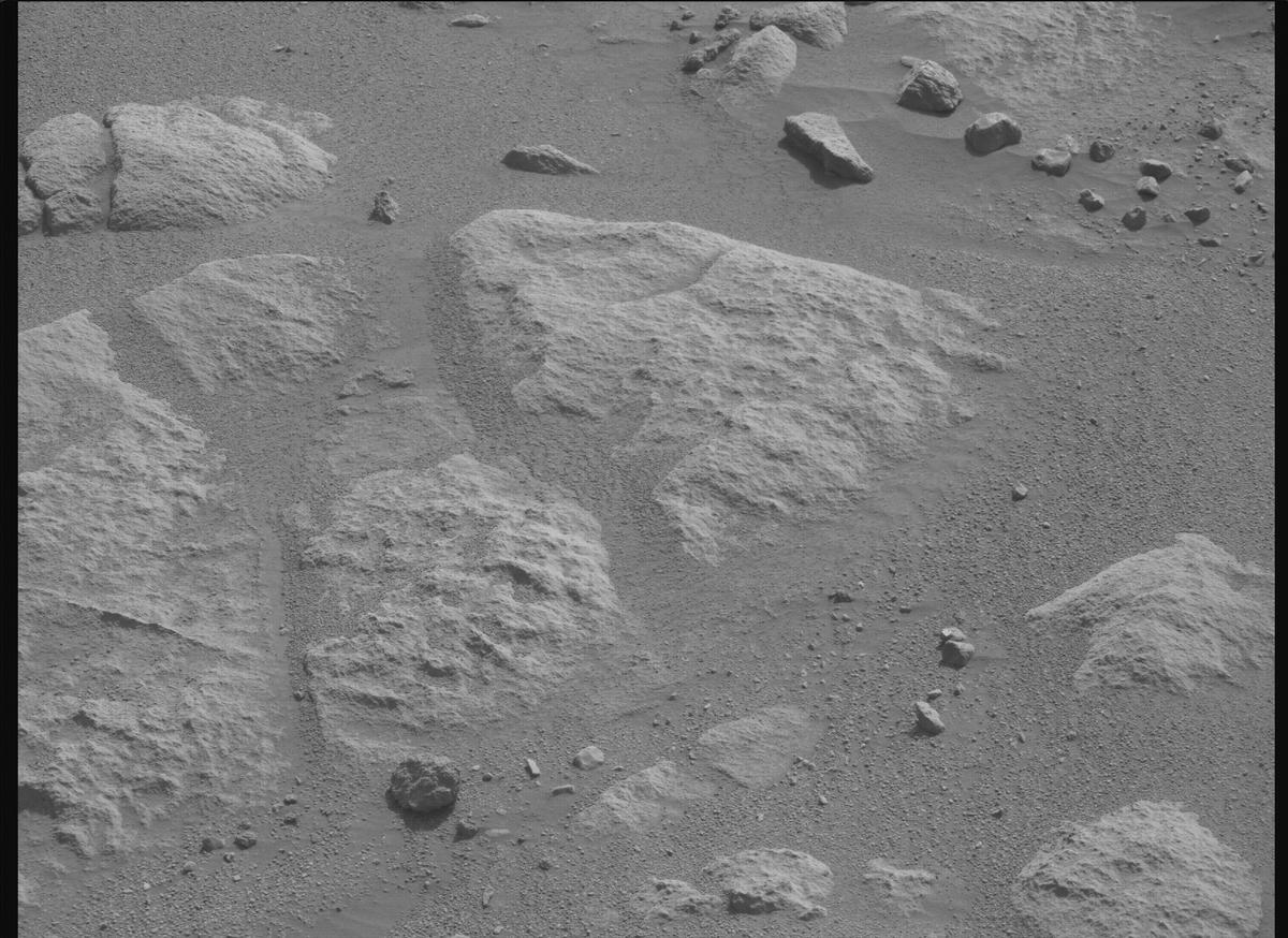 This image was taken by MCZ_RIGHT onboard NASA's Mars rover Perseverance on Sol 1823