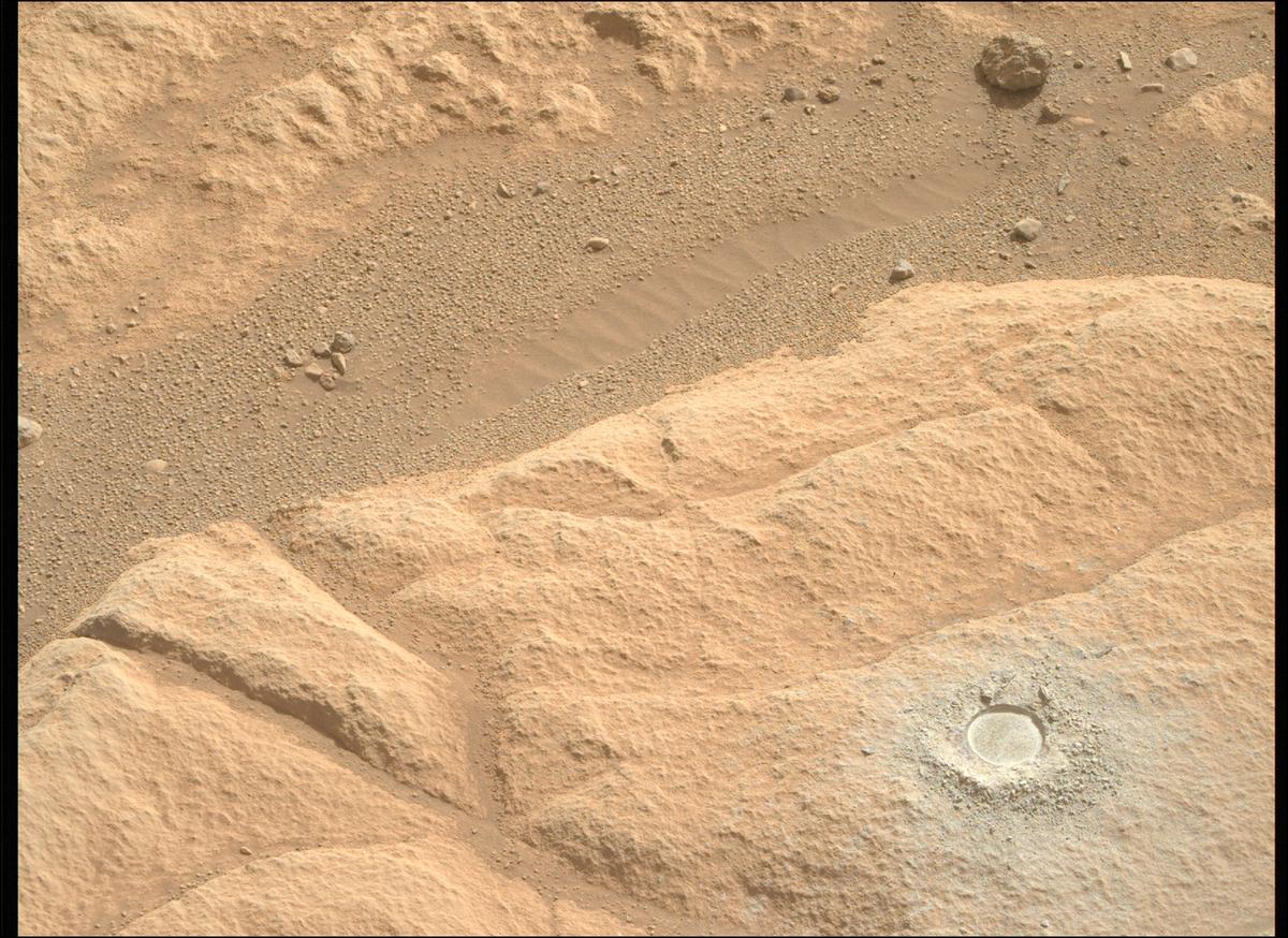 This image was taken by MCZ_RIGHT onboard NASA's Mars rover Perseverance on Sol 1823