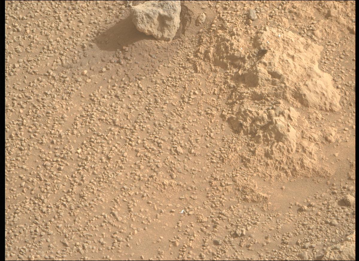 This image was taken by MCZ_RIGHT onboard NASA's Mars rover Perseverance on Sol 1825
