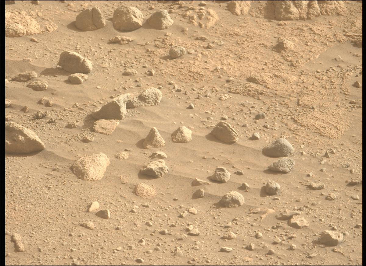 This image was taken by MCZ_LEFT onboard NASA's Mars rover Perseverance on Sol 1841