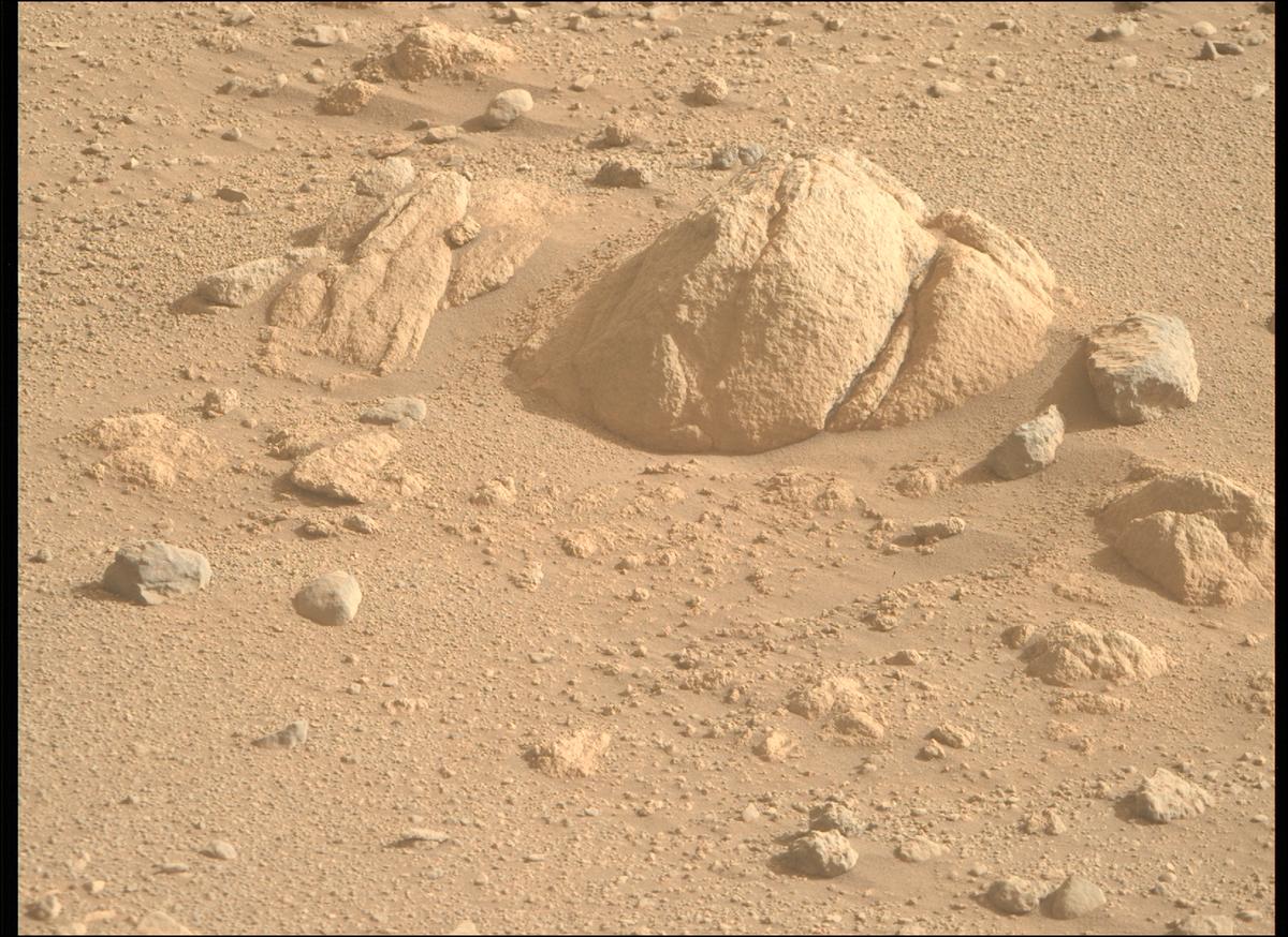 This image was taken by MCZ_RIGHT onboard NASA's Mars rover Perseverance on Sol 1841