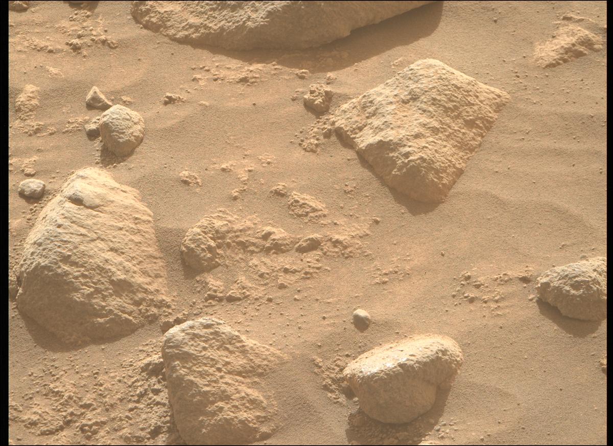 This image was taken by MCZ_RIGHT onboard NASA's Mars rover Perseverance on Sol 1844