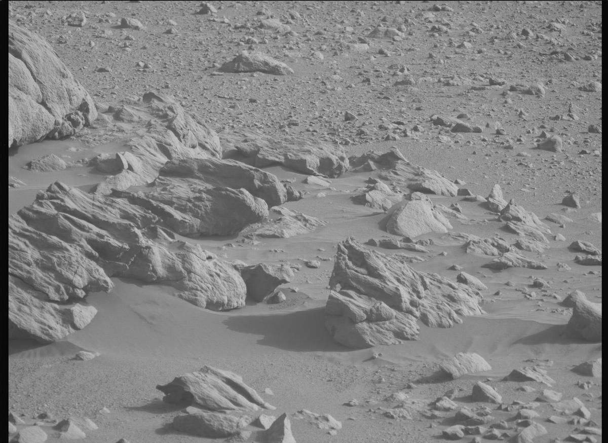 This image was taken by MCZ_LEFT onboard NASA's Mars rover Perseverance on Sol 1865