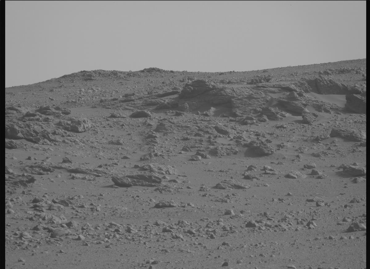 This image was taken by MCZ_RIGHT onboard NASA's Mars rover Perseverance on Sol 1865