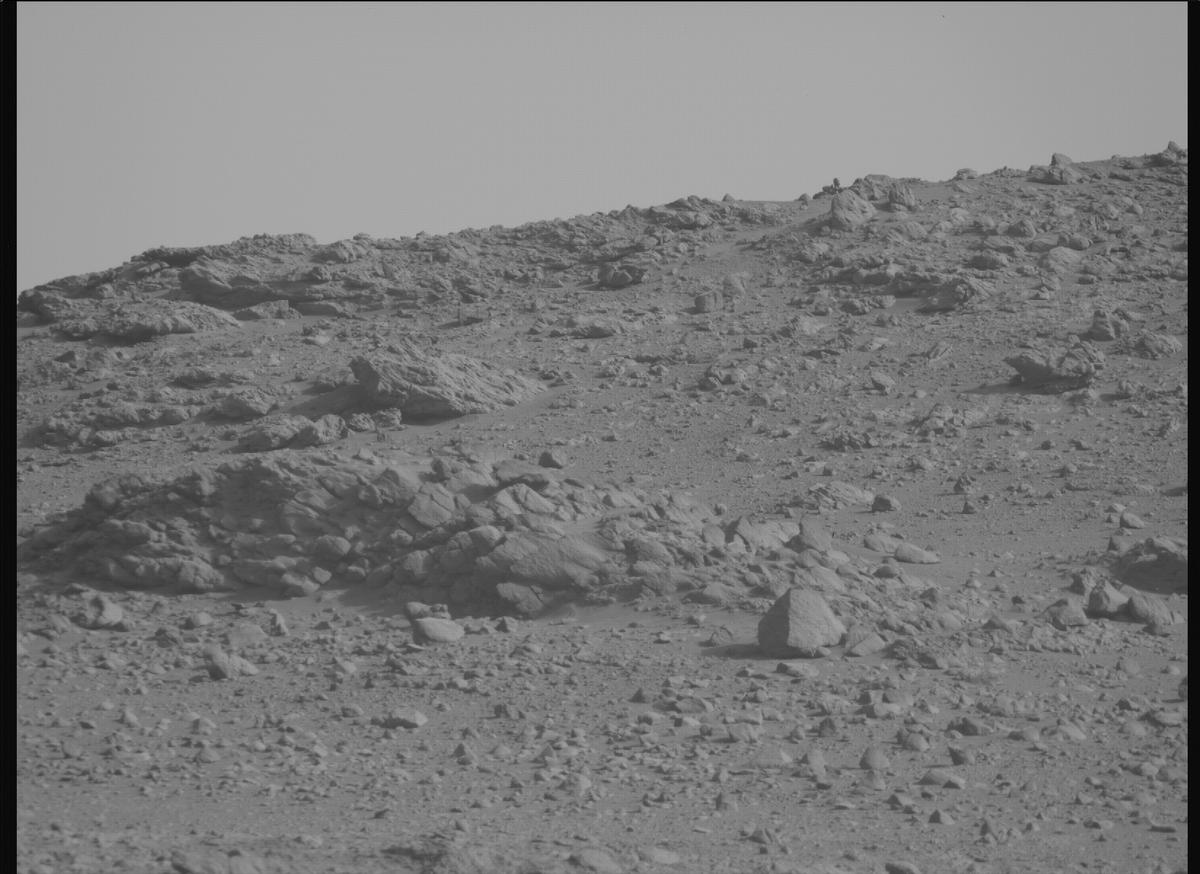 This image was taken by MCZ_RIGHT onboard NASA's Mars rover Perseverance on Sol 1865