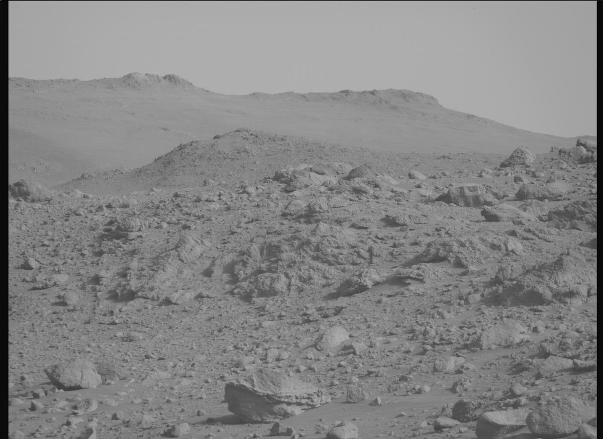 This image was taken by MCZ_RIGHT onboard NASA's Mars rover Perseverance on Sol 1865