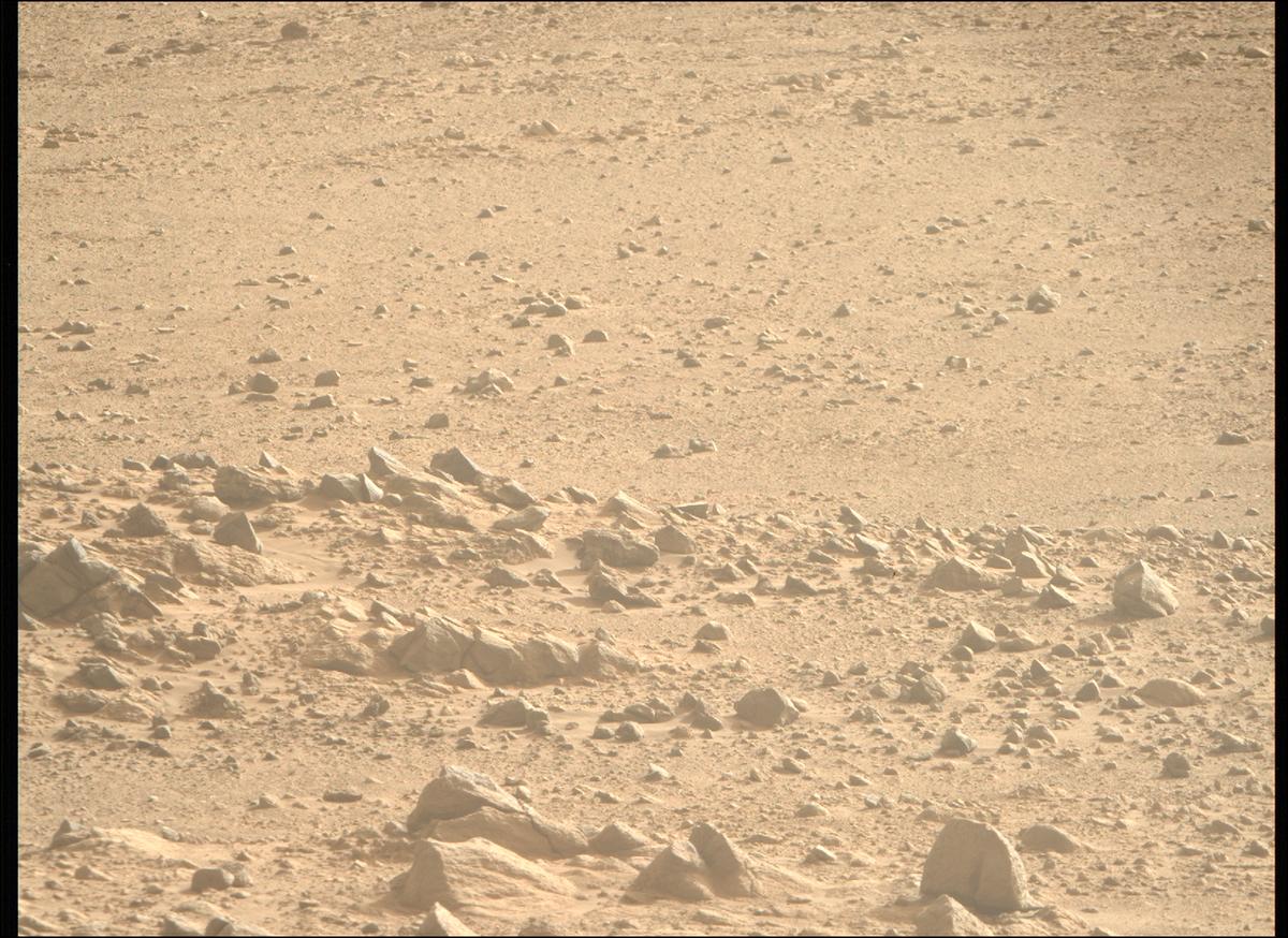 This image was taken by MCZ_RIGHT onboard NASA's Mars rover Perseverance on Sol 1865