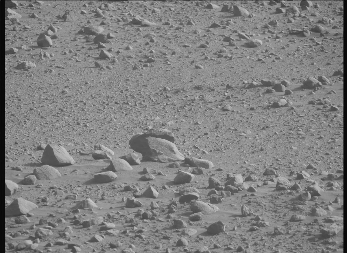 This image was taken by MCZ_RIGHT onboard NASA's Mars rover Perseverance on Sol 1865