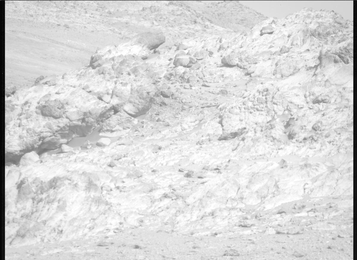 This image was taken by MCZ_RIGHT onboard NASA's Mars rover Perseverance on Sol 1865