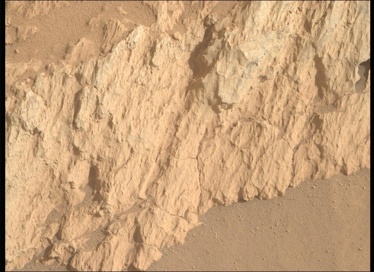 This image was taken by MCZ_RIGHT onboard NASA's Mars rover Perseverance on Sol 1868