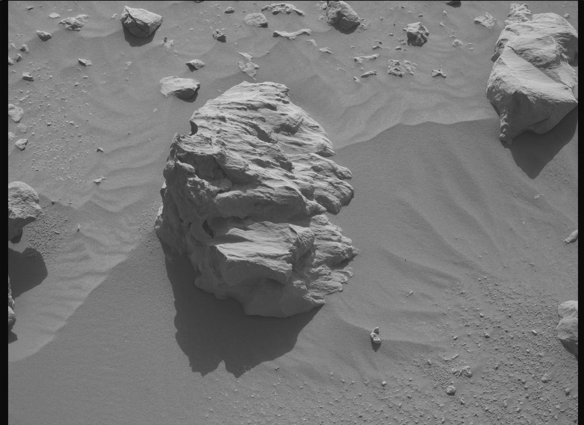 This image was taken by MCZ_RIGHT onboard NASA's Mars rover Perseverance on Sol 1879