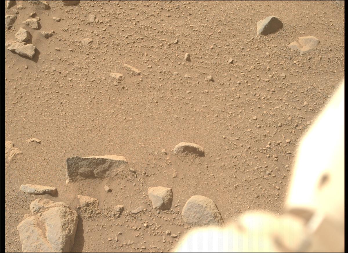 This image was taken by MCZ_RIGHT onboard NASA's Mars rover Perseverance on Sol 1879