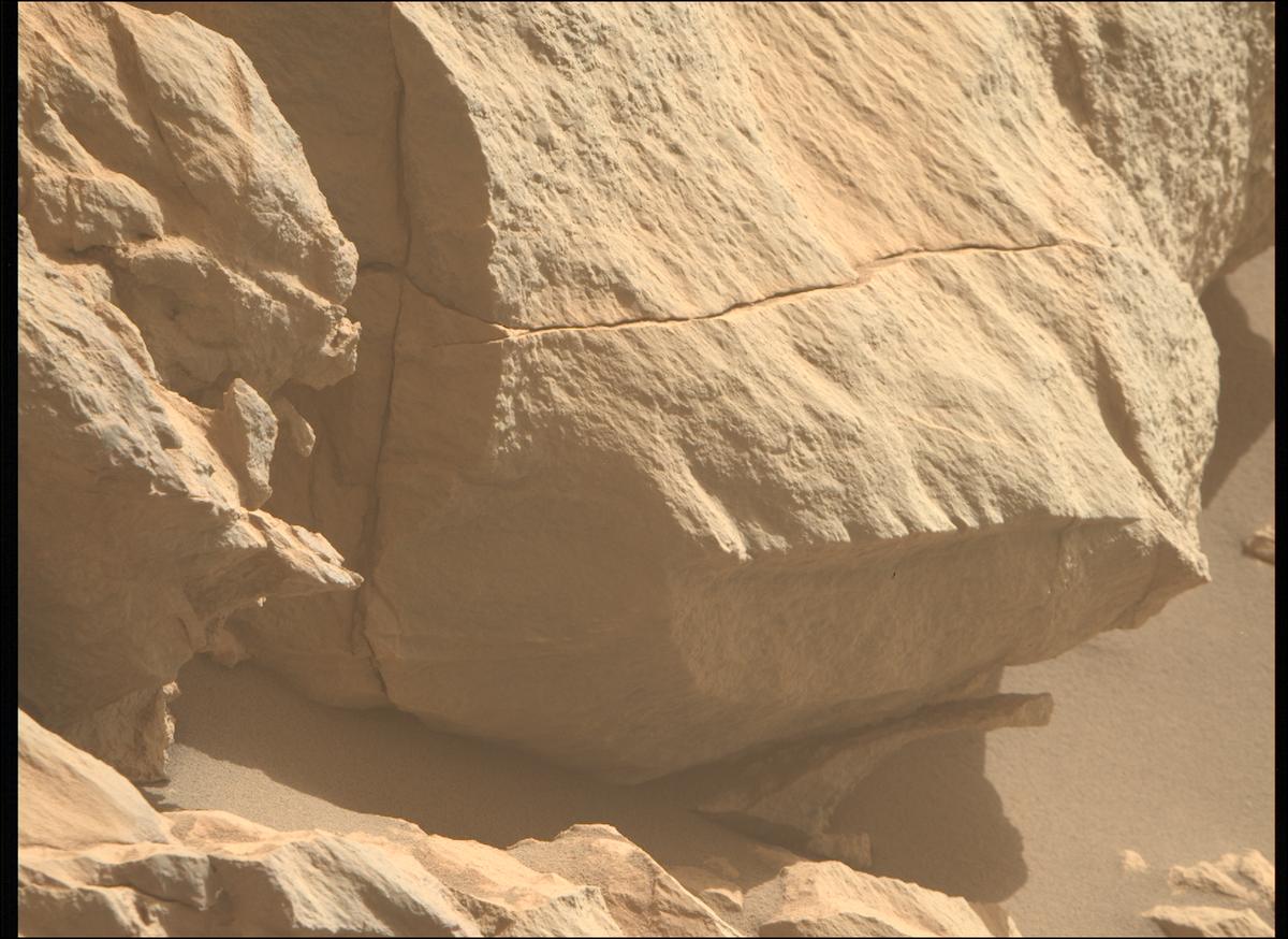 This image was taken by MCZ_RIGHT onboard NASA's Mars rover Perseverance on Sol 1879