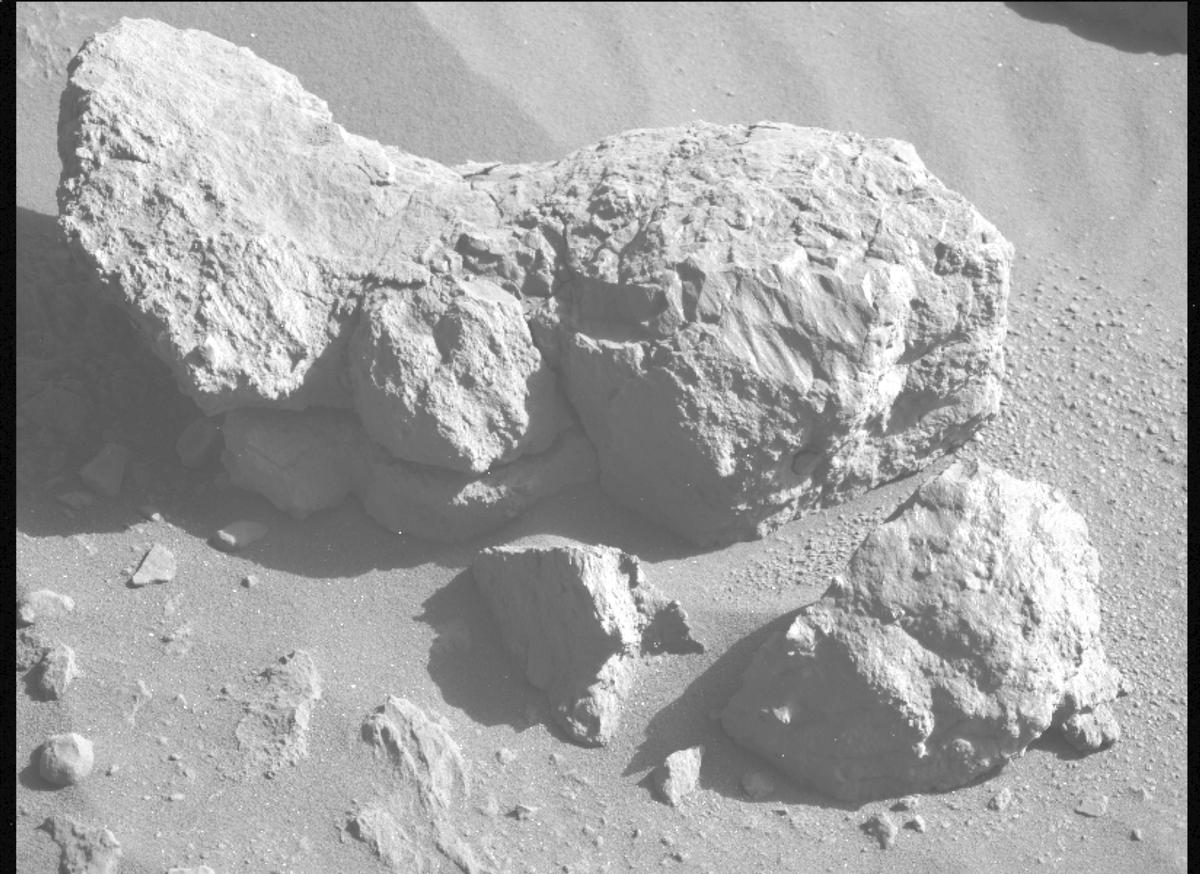 This image was taken by MCZ_LEFT onboard NASA's Mars rover Perseverance on Sol 1886