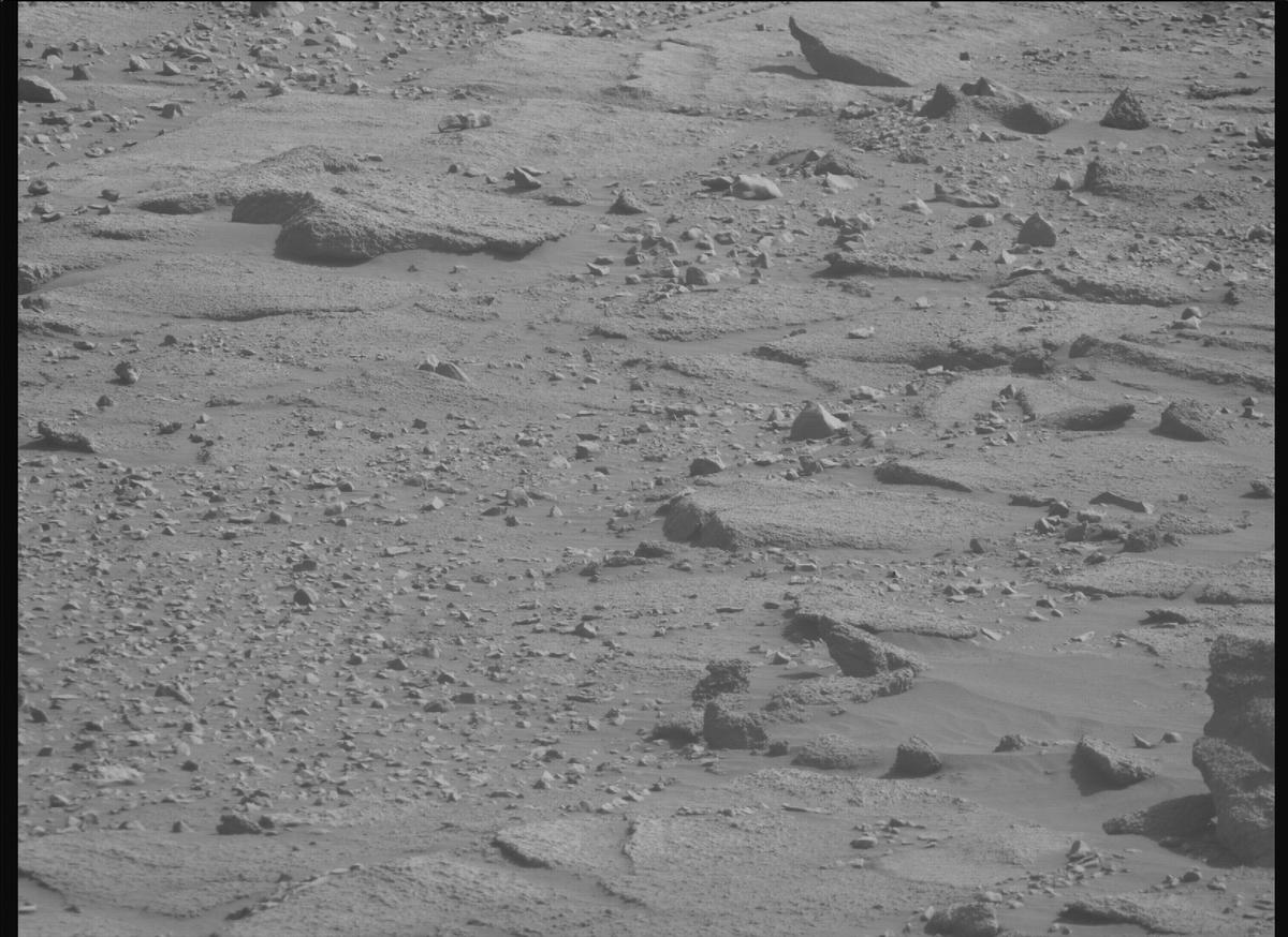 This image was taken by MCZ_RIGHT onboard NASA's Mars rover Perseverance on Sol 1892