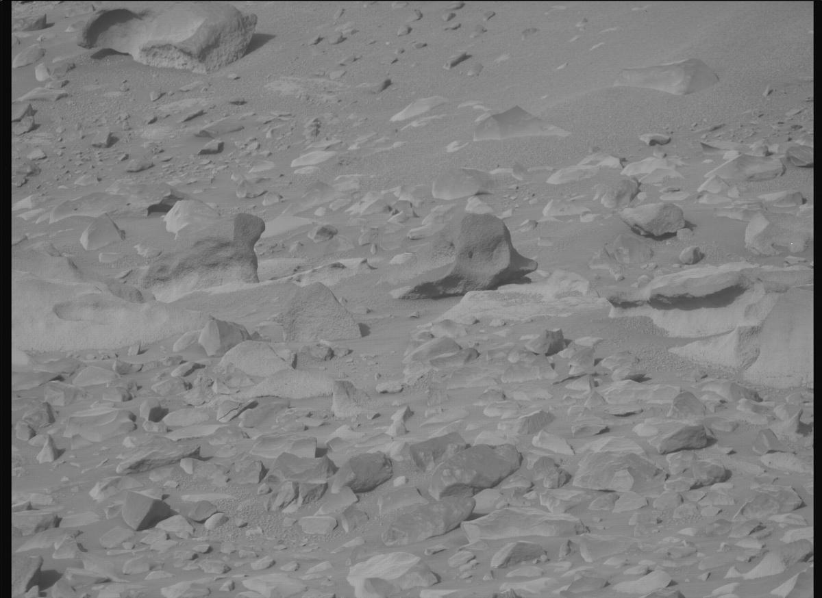 This image was taken by MCZ_RIGHT onboard NASA's Mars rover Perseverance on Sol 1927