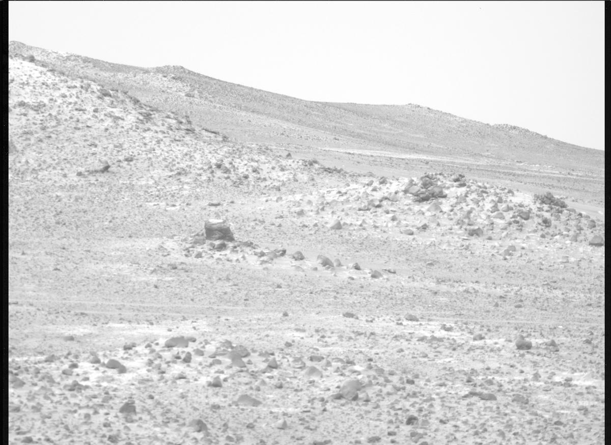 This image was taken by MCZ_RIGHT onboard NASA's Mars rover Perseverance on Sol 1941