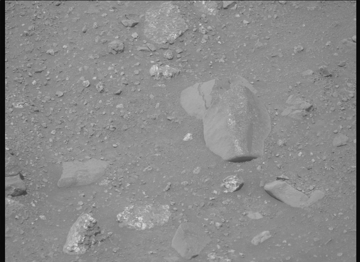 This image was taken by MCZ_RIGHT onboard NASA's Mars rover Perseverance on Sol 1964