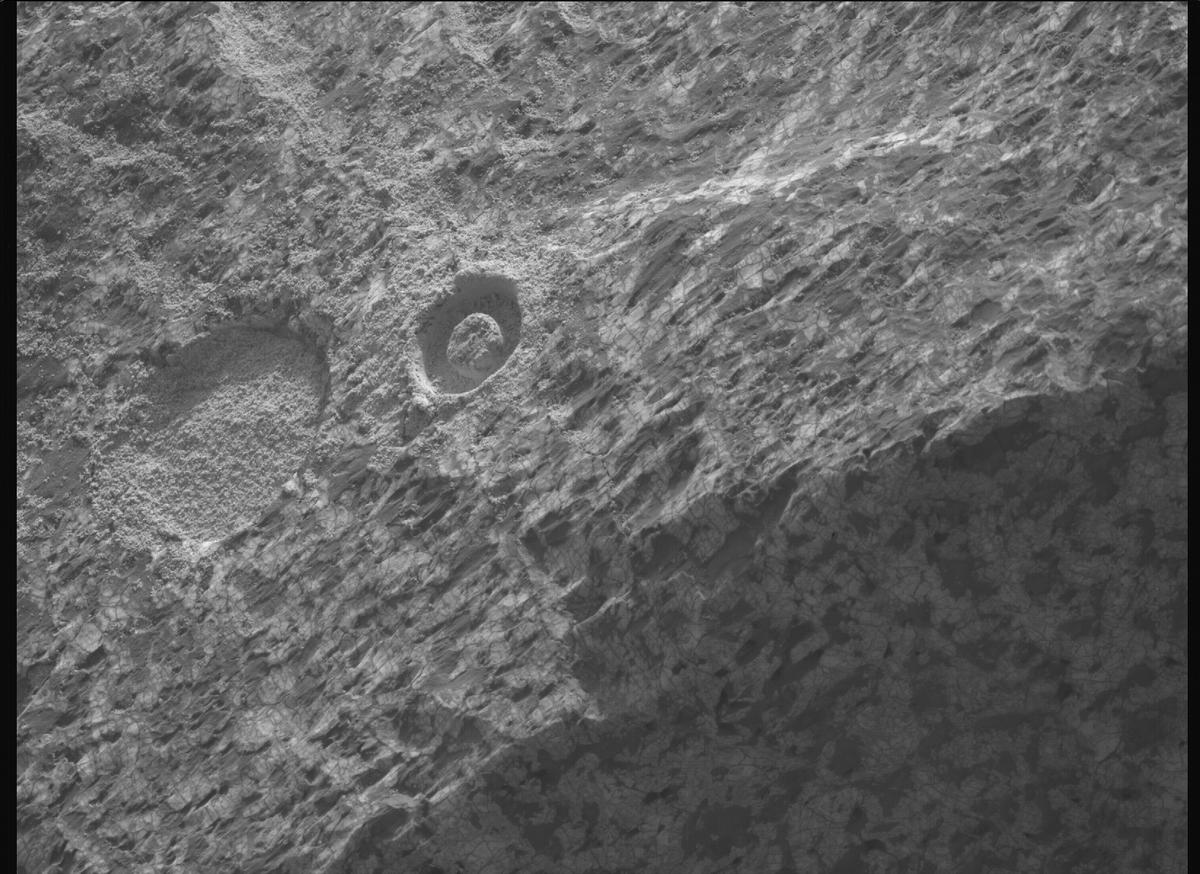 This image was taken by MCZ_RIGHT onboard NASA's Mars rover Perseverance on Sol 1977