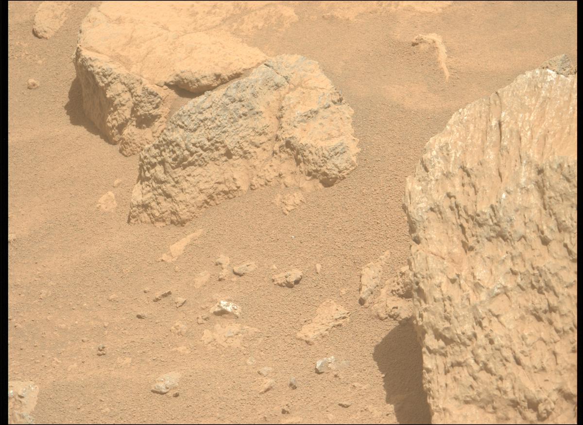 This image was taken by MCZ_LEFT onboard NASA's Mars rover Perseverance on Sol 2011