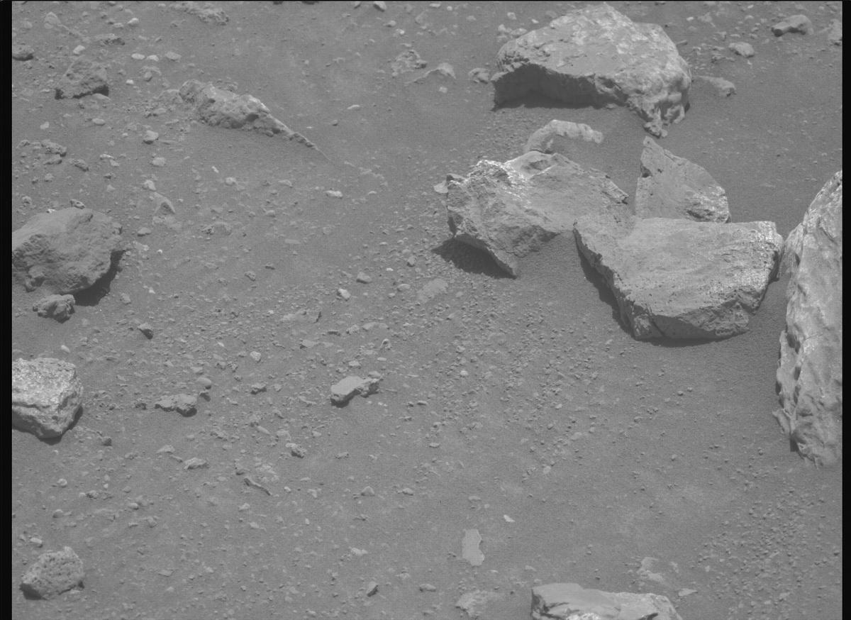 This image was taken by MCZ_LEFT onboard NASA's Mars rover Perseverance on Sol 2011
