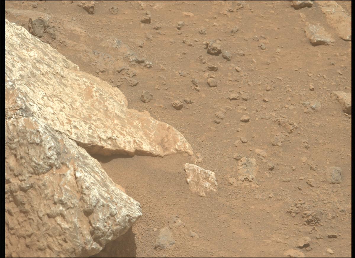 This image was taken by MCZ_LEFT onboard NASA's Mars rover Perseverance on Sol 2011