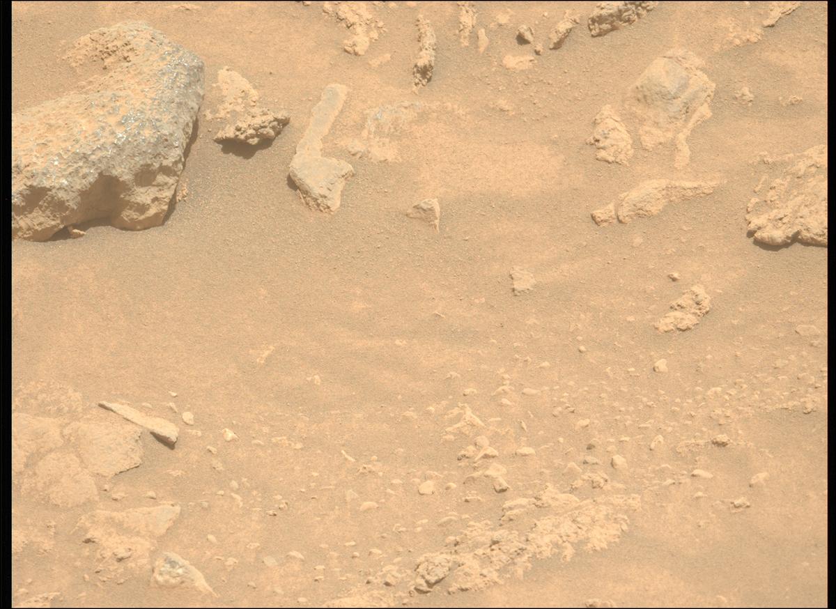 This image was taken by MCZ_LEFT onboard NASA's Mars rover Perseverance on Sol 2011