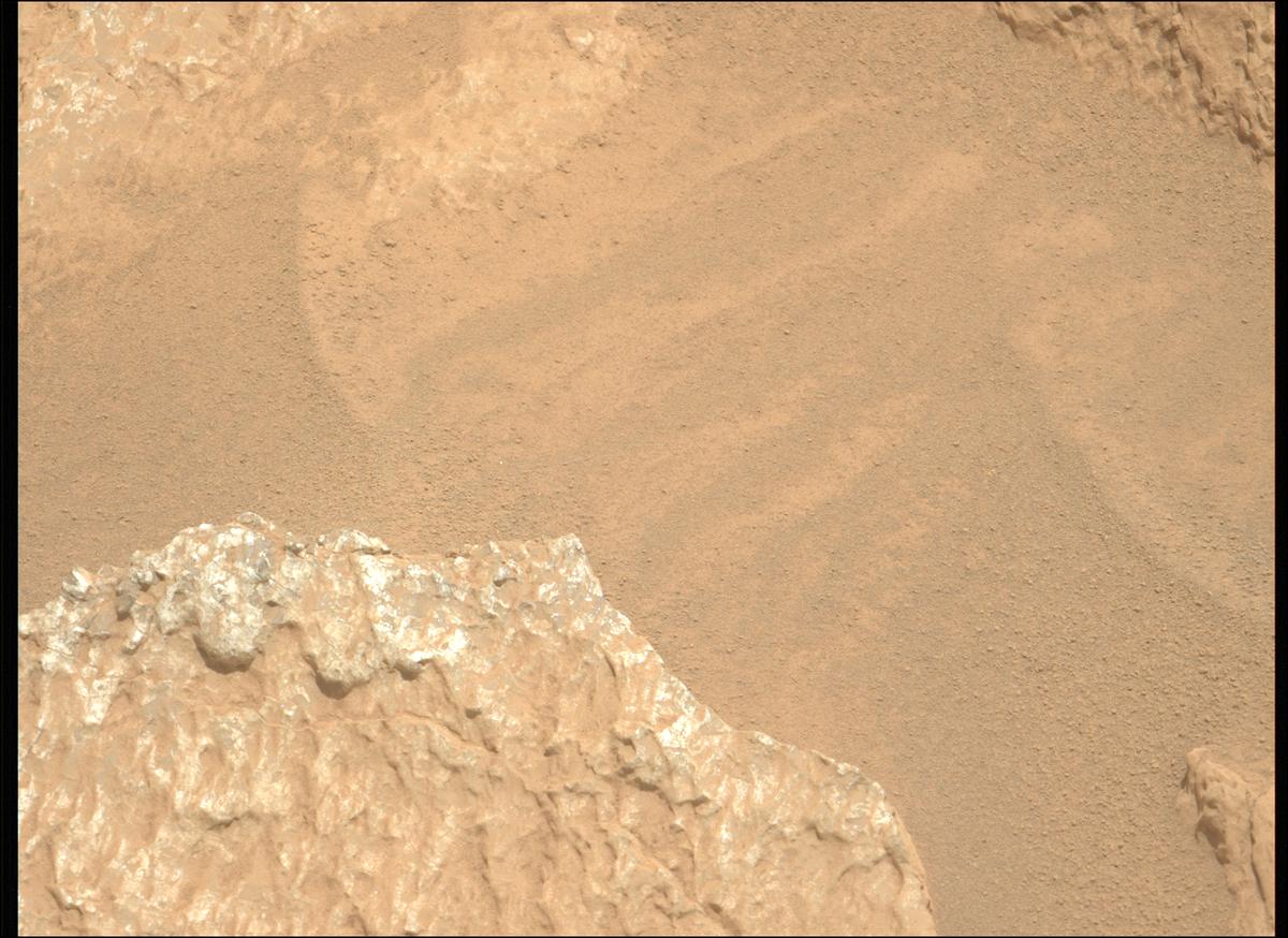 This image was taken by MCZ_LEFT onboard NASA's Mars rover Perseverance on Sol 2011