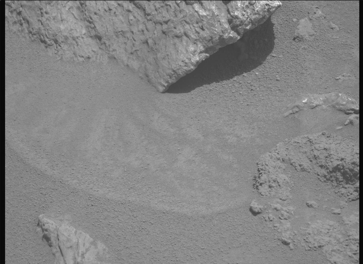 This image was taken by MCZ_LEFT onboard NASA's Mars rover Perseverance on Sol 2011
