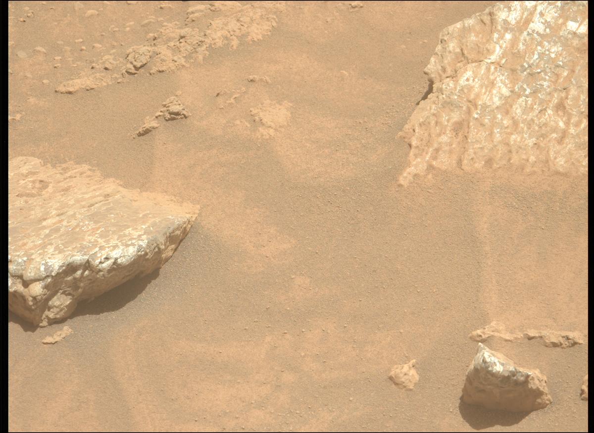 This image was taken by MCZ_LEFT onboard NASA's Mars rover Perseverance on Sol 2011