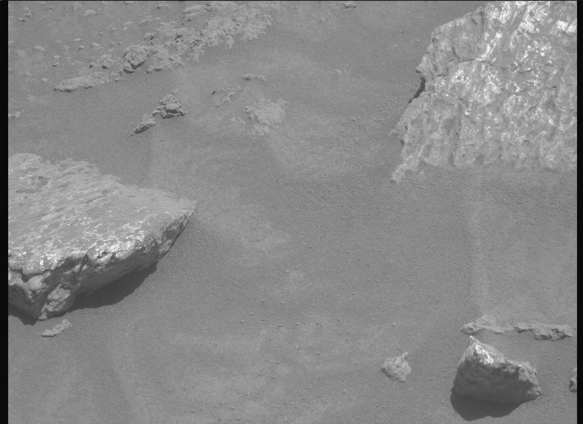 This image was taken by MCZ_LEFT onboard NASA's Mars rover Perseverance on Sol 2011