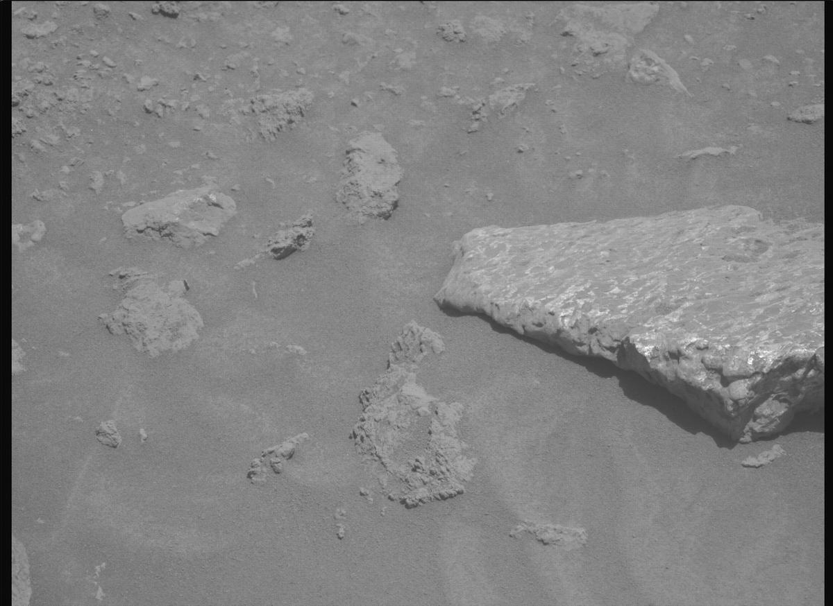 This image was taken by MCZ_LEFT onboard NASA's Mars rover Perseverance on Sol 2011